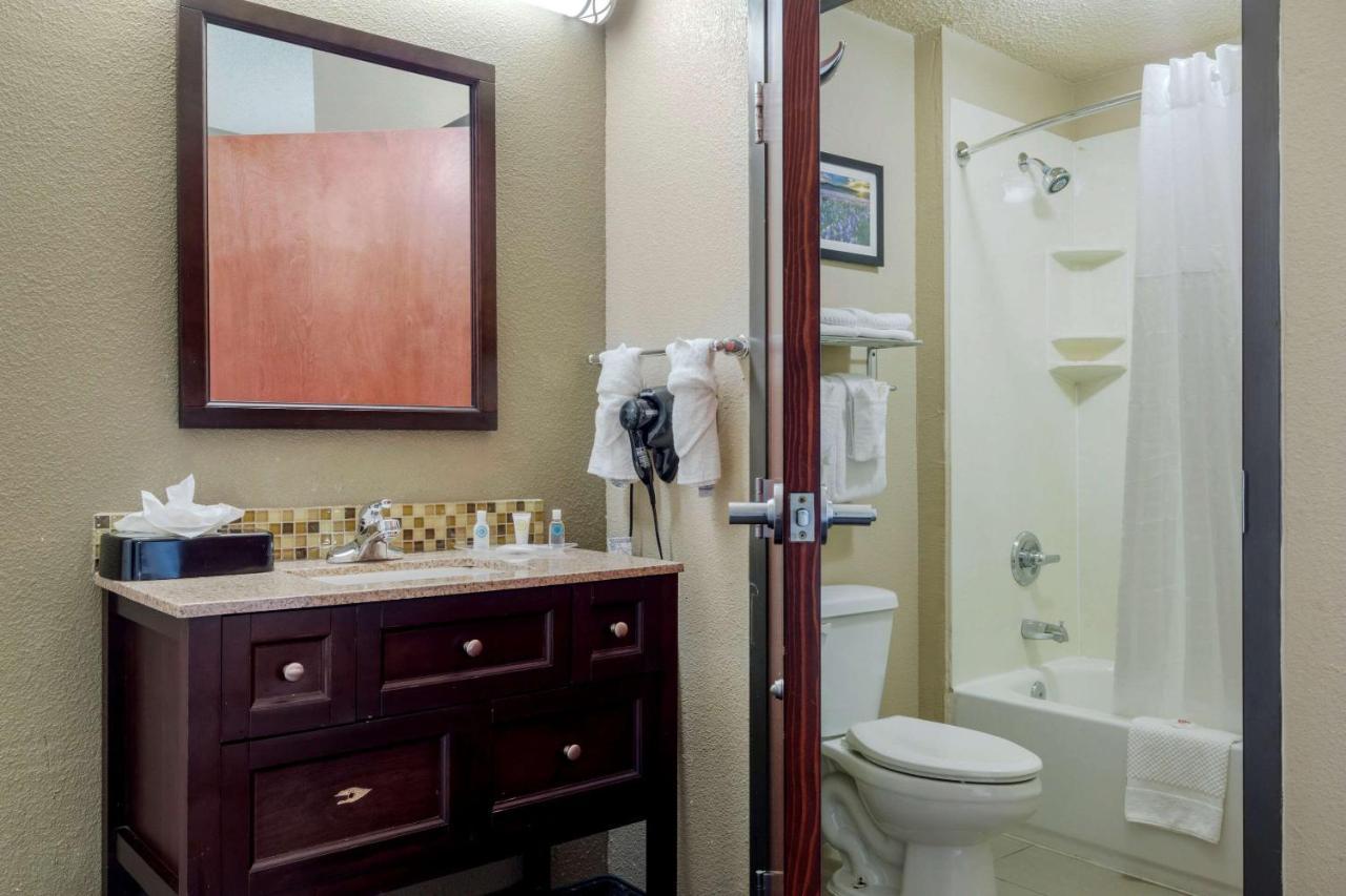 Comfort Suites Waco North - Near University Area Экстерьер фото